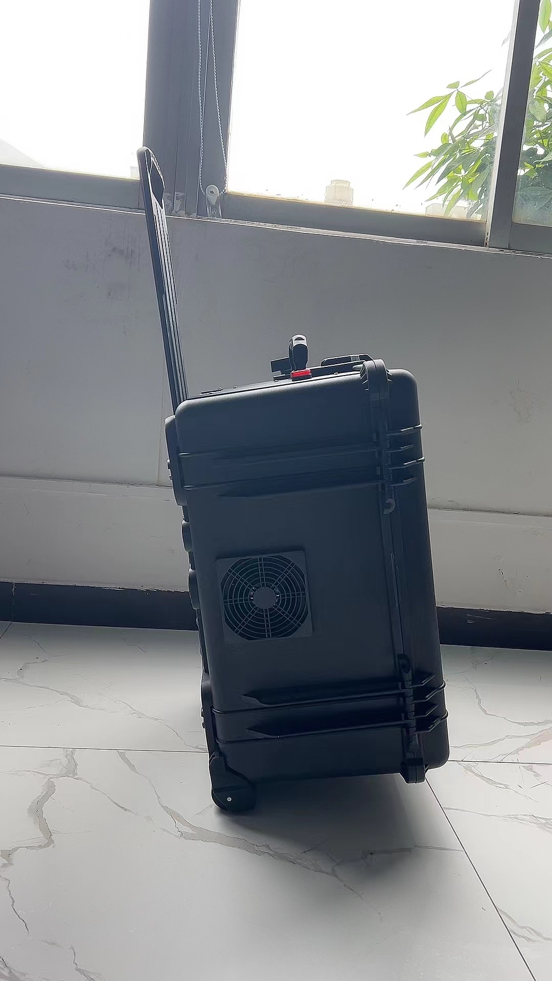 龙井手拉箱型移动通信干扰器